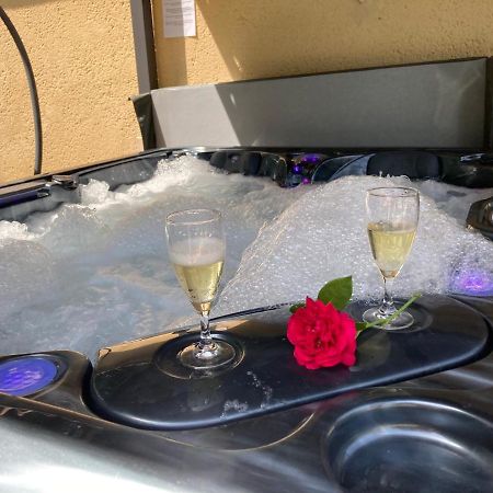 Gite Des Combes Blanches Avec Piscine Et Jacuzzi Frayssinet-le-Gelat Bagian luar foto