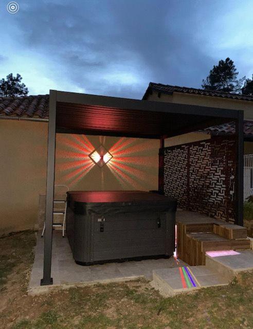 Gite Des Combes Blanches Avec Piscine Et Jacuzzi Frayssinet-le-Gelat Bagian luar foto