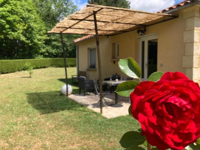 Gite Des Combes Blanches Avec Piscine Et Jacuzzi Frayssinet-le-Gelat Bagian luar foto