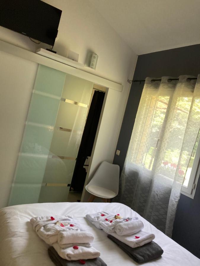 Gite Des Combes Blanches Avec Piscine Et Jacuzzi Frayssinet-le-Gelat Bagian luar foto